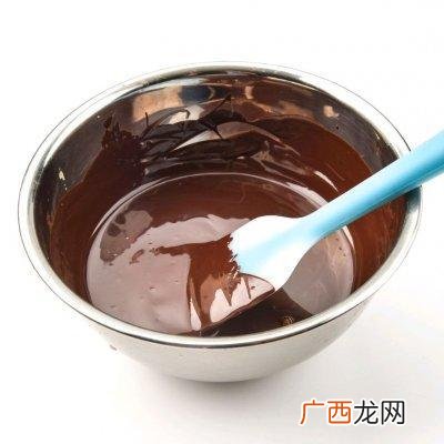 巧克力脆皮配方,巧克力脆皮雪糕做法小孩做?