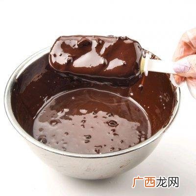 巧克力脆皮配方,巧克力脆皮雪糕做法小孩做?