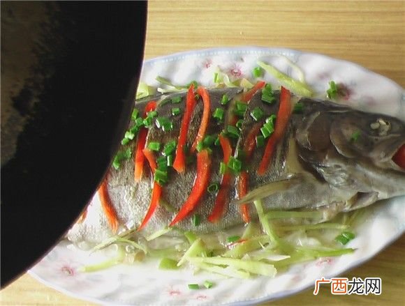 清蒸金鳟鱼怎么做好吃,金棕鱼的正宗做法？