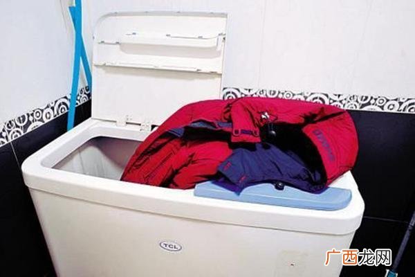 羽绒服可以机洗不,波司登羽绒服能机洗么？