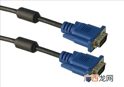 电脑主机与显示器连接线叫什么,显示器数据线在哪里的？