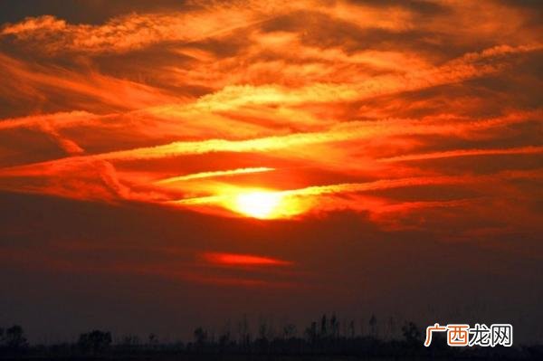 形容夕阳的成语有哪些,形容夕阳落的成语？