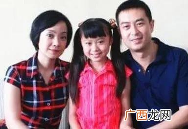 红一连是什么电视剧,张嘉译妻子儿子合照?