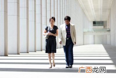 戒烟不戒酒抓小偷第几集,魔幻手机中傻妞治疗了一个痴呆儿童在第几集？