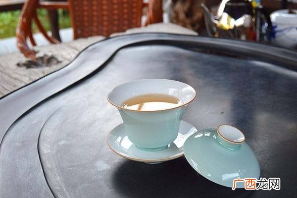 盖碗茶具使用方法,白瓷盖碗第一次使用怎么清洗？