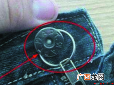 钥匙环套在牛仔裤子拉链的上边 拉链头锁不住怎么修