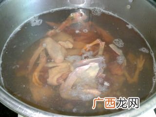 鸽子煲绿豆汤的做法,鸽子绿豆汤的做法？