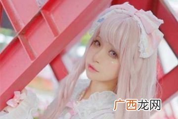 玫瑰金显白吗,女生戴什么颜色表显手白？