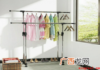 回南天出太阳合适晒衣服吗 晾在阳台的衣服不干该怎么办 回南天出太阳适合晒衣服吗