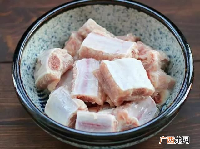 排骨如何摆盘,手抓羊排特色摆盘？