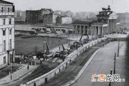 柏林墙于第几次柏林危机时建立,柏林墙在哪里？