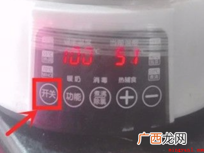 烧水壶从底座取出装水,水不可以超过电热水壶标底 恒温壶怎么烧水