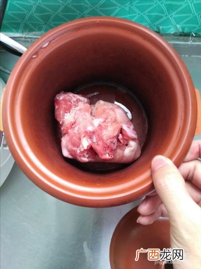 怎样炖兔子肉好吃又营养,排骨炖兔子的家常做法？