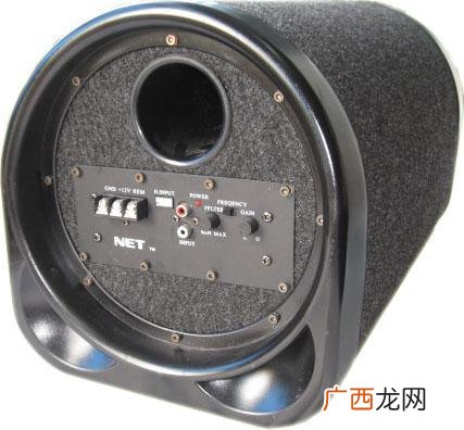 汽车低音炮的REM是什么意思,汽车音响接电源有三个端口:REM，12V，GND，怎么使用？