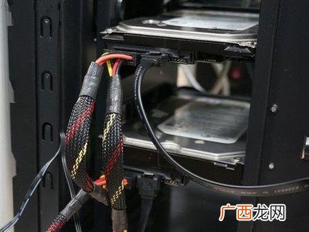 台式电脑怎么安装插线,想给电脑装个游戏手柄,该怎么装?是否要装驱动程序？