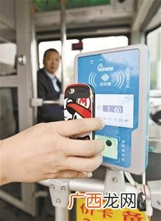 扫码坐公交怎样付款,坐公交车用支付宝怎么操作？