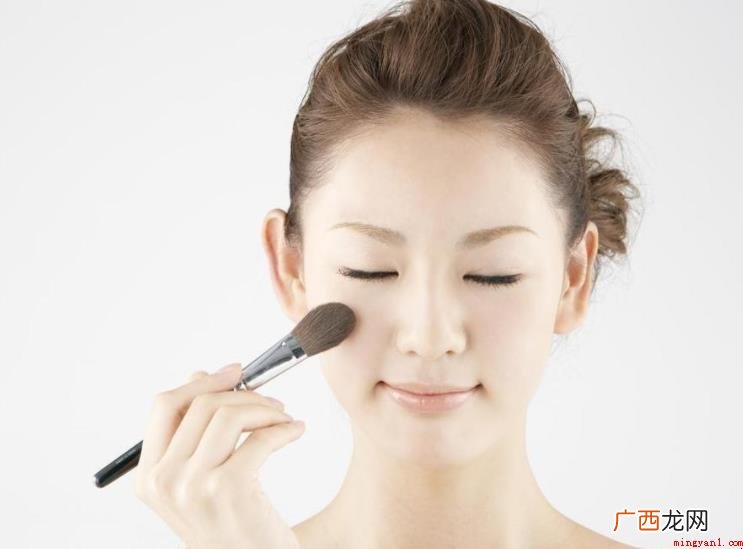 如何化淡妆 自然妆究竟是什么 如何化淡妆