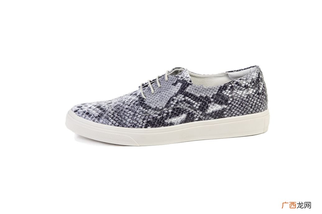 authentic是什么牌子,在速度与激情7中，保罗沃克穿的是不是vans？