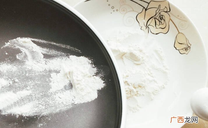 玉米粉和面粉有什么区别,玉米淀粉和面粉区别？