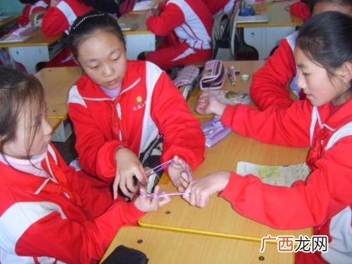 适合全班的小游戏小活动,适合在班上玩的小游戏？