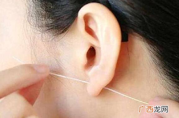 为什么耳洞会有臭味,为什么耳洞是绿色的？