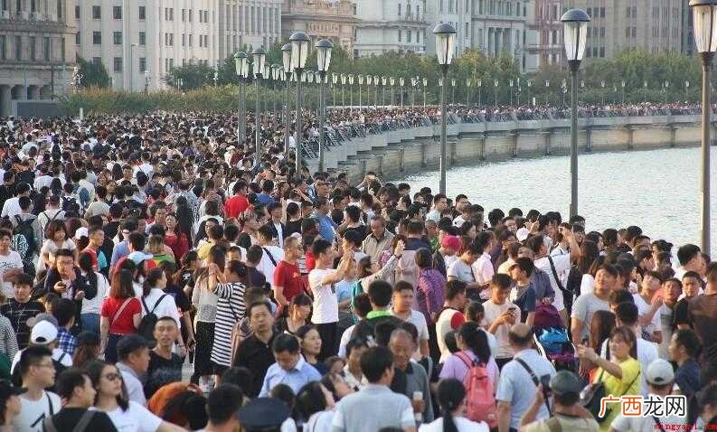 人山人海的意思是什么