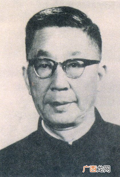 关学曾和老舍是什么关系,为什么秦霄贤要喊关晓彤姑奶奶？