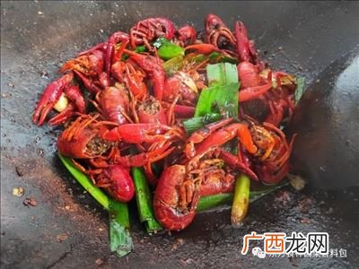 火爆龙虾怎么个做法呢,侯镇火爆龙虾做法？