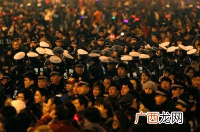 接踵摩肩什么意思,接踵摩肩是什么意思？
