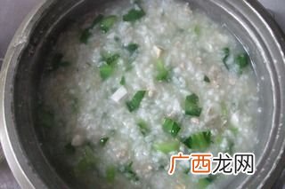 咸蛋可以煮什么粥,咸蛋猪骨汤的做法？