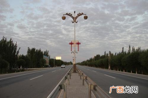 墩煌离兰州有多少公里,敦煌到兰州的距离？