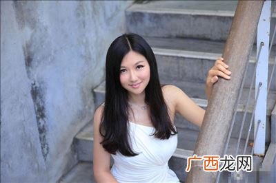 LOL里小苍原名叫什么,lols4世界总决赛半决赛那场女评论员是谁？