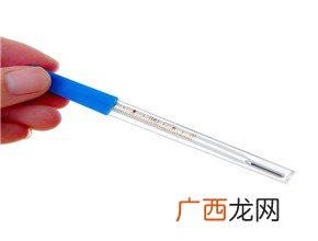体温计怎么用腋下,体温计放腋下方法图？