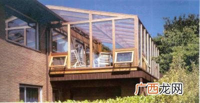 顶楼可以搭建阳光房吗,顶楼阳光房是违建吗？