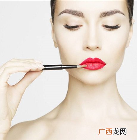 运动能化妆吗,化妆运动好还是素颜运动好？