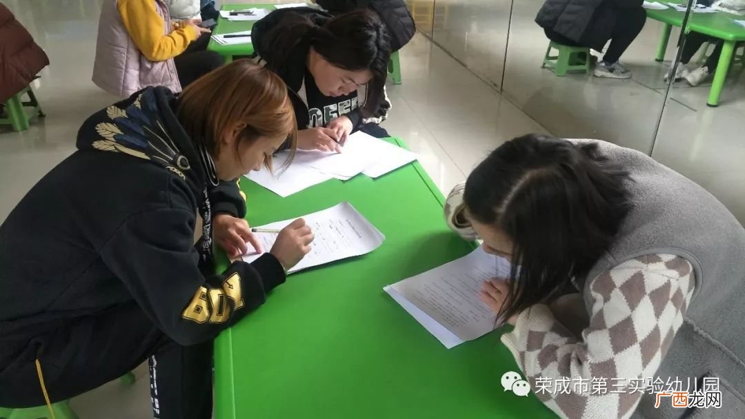 幼儿教师专业标准是什么,幼儿园教师专业标准基本理念？