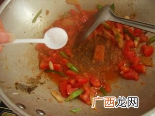 番茄烧鱼的做法,炖鱼块怎么做好吃，番茄炖鱼块的家常做法？