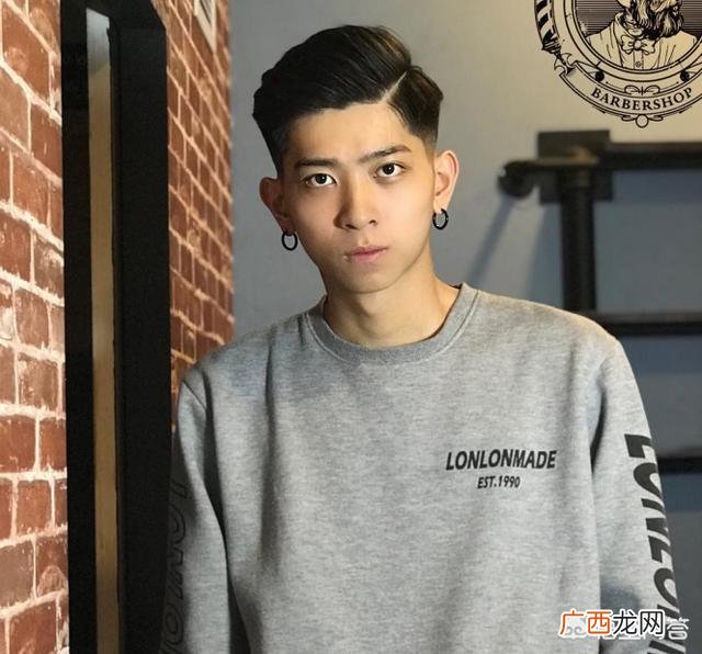 圆头的男生适合什么发型,男人头圆适合什么发型？