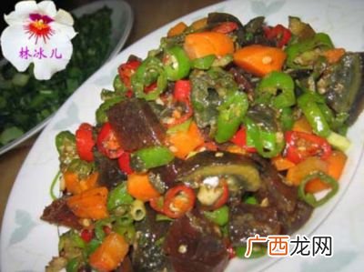 双椒小皮蛋怎么做,有人知道新平春节年菜怎么做好吃？