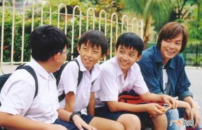 《小孩不笨》讲述了什么剧情