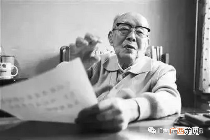 爱因斯坦都曾经在哪所大学任过教,爱因斯坦专注学什么学科？