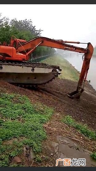 什么是挖掘机工作装置系统,挖掘机，回转马达的作用？
