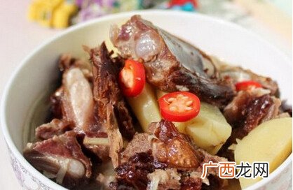 腊排骨炖什么好吃,腊排骨炖花生米的做法?