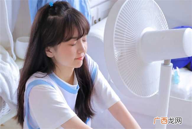 单眼皮的女生有没有福气 单眼皮的女生有福气吗