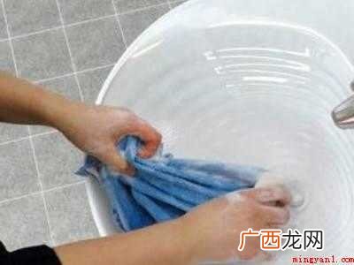 洗衣服怎么洗