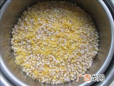 玉米碴子怎么做才好吃,碴子饼子的做法？