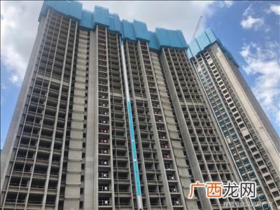 回迁楼和商品楼有哪些区别,回迁房为什么和开发商签的是商品房买卖合同？