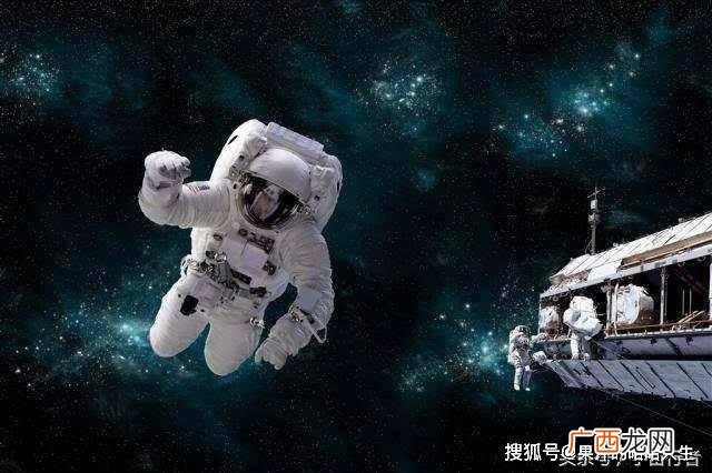 太空人在太空怎样生活,人在太空会飘走么？