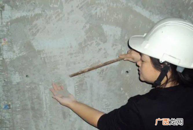 抹灰层的厚度范围,室内抹灰标准厚度尺寸多少？