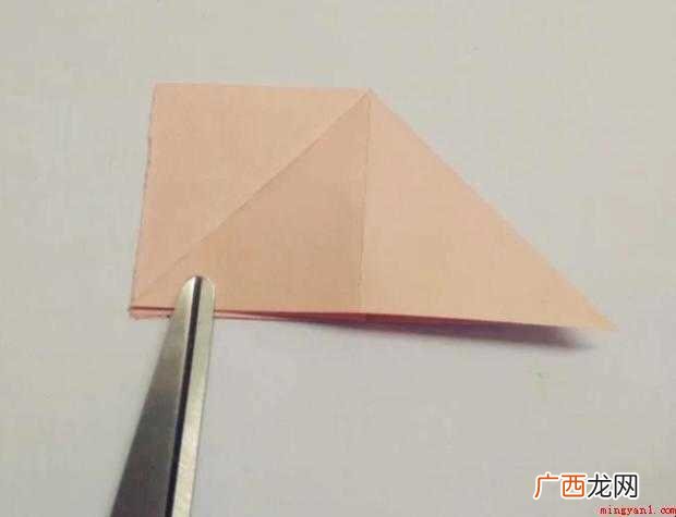 如何用纸来剪立体的春字